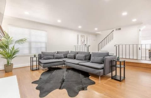 CA3 House Spacious SoCal Home for Groups House in La Palma