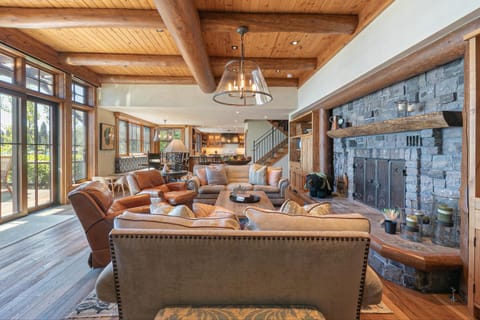 Beyond the Blue Lakefront Escape by Tahoe Getaways - Pet-Friendly 6BR with Pier, Buoy & Hot Tub House in Lake Tahoe