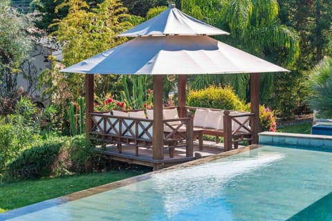 Stunning villa with sea view in Vallauris Villa in Antibes