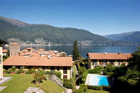 Balcony/Terrace, City view, Lake view, Mountain view, Pool view