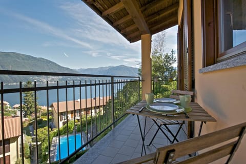 Balcony/Terrace, City view, Lake view, Mountain view, Pool view