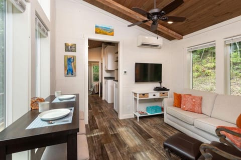 TV and multimedia, Living room, Dining area, air conditioner