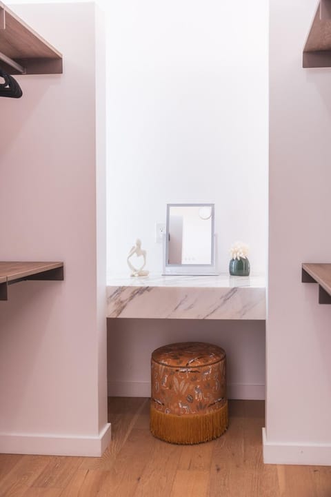 Industrial&Stylish 3 bedroom 3 bathrooms Home With Views and Hot tub House in Eagle Rock