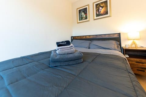 Hidden Oasis 3 bedroom 2 bathroom Home With large backyard and Views Near DTLA House in Eagle Rock