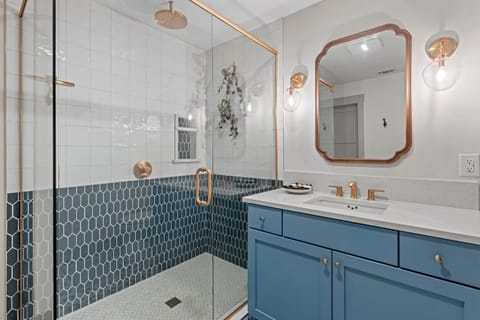 The Smith Haus - Sleeps 12 Pool Game Room House in Fredericksburg