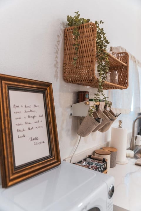 Welcoming Claremont Studio With Private Yard and Pool Spa Apartment in Claremont