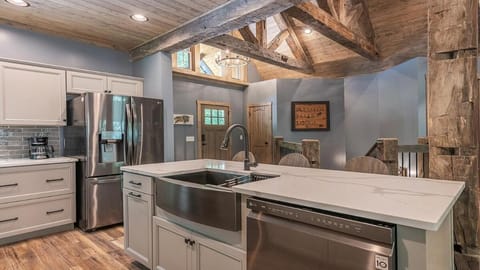 Kitchen or kitchenette, dishwasher