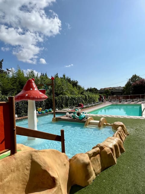 Swimming pool, Swimming pool