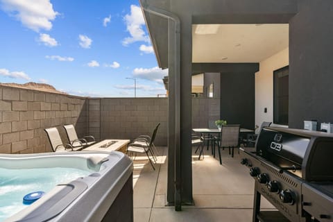 Sand Hollow Serenity townhouse House in Washington