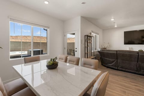 Sand Hollow Serenity townhouse House in Washington