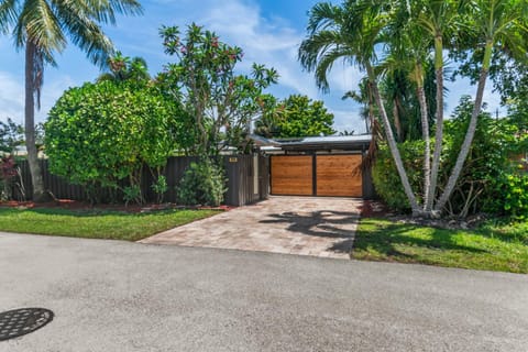 3BR Villa- Heated Pool- 5-min Drive to Beach House in Wilton Manors