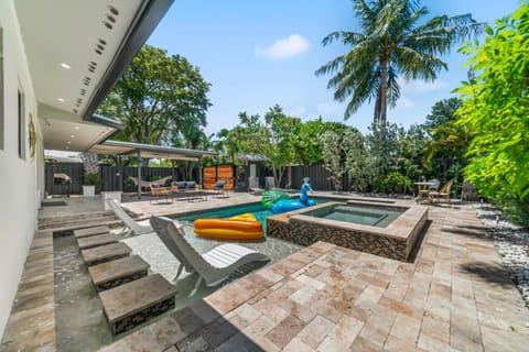 3BR Villa- Heated Pool- 5-min Drive to Beach House in Wilton Manors
