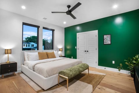 The ATX South Lamar Creekside Retreat with a pool Apartment in Zilker