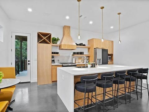 South Lamar Luxe Creekside Retreat with POOL Apartment in Zilker