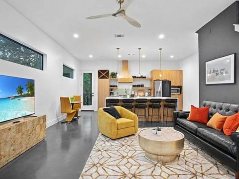 South Lamar Luxe Creekside Retreat with POOL Apartment in Zilker