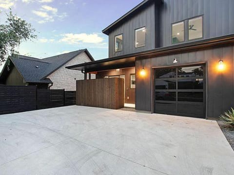 South Lamar Luxe Creekside Retreat with POOL Apartment in Zilker