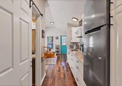 Fire Pit, Cozy, Pets OK, WiFi, Fenced Yard House in New Braunfels