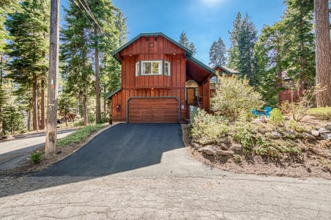 Emerald Lodge at Tahoe Park by Tahoe Getaways - 4BR w HOA Beach & Air Conditioning House in Tahoe City