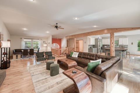 Emerald Lodge at Tahoe Park by Tahoe Getaways - 4BR w HOA Beach & Air Conditioning House in Tahoe City