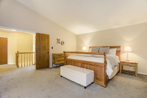 Upper Level - Mountain-View Retreat House in Colorado Springs