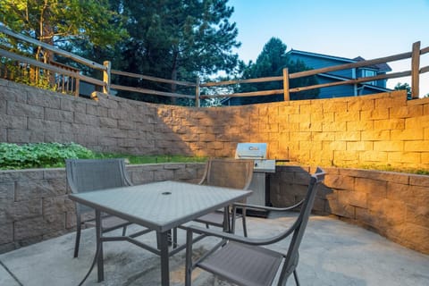 Lower Level - Mountain-View Retreat House in Colorado Springs