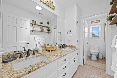 Austin Hill Country Escape & Retreat - Private Oasis With Pool & Spa On Over An Acre House in Austin