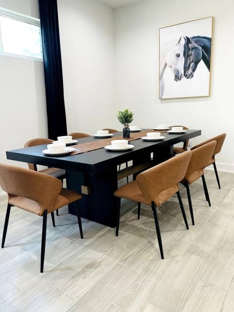 Stylish Oasis - Near City Center - Mins 2 Downtown House in Austin