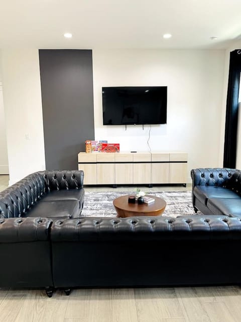 Stylish Oasis - Near City Center - Mins 2 Downtown House in Austin