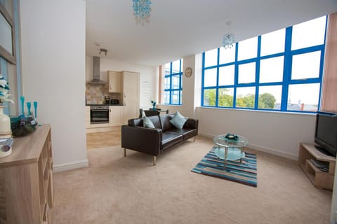 Comfortable Swindon Town Centre Apartments, FREE Parking, sleeps up to 8 Condominio in Swindon