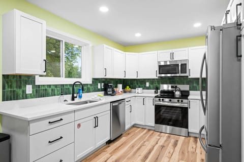 4BR, Home Theater, near Spooky Nook Sports Complex House in Hamilton