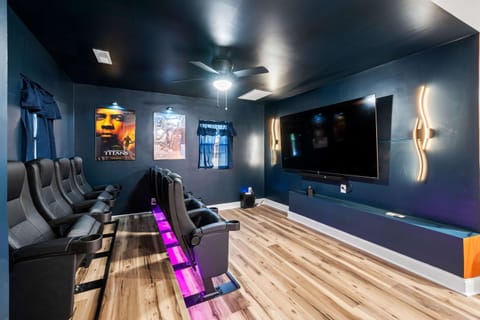 4BR, Home Theater, near Spooky Nook Sports Complex House in Hamilton