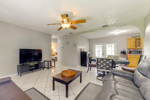 Fenced-In Yard Home 3 Mi to Hard Rock Stadium! House in Hollywood