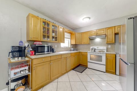 Fenced-In Yard Home 3 Mi to Hard Rock Stadium! House in Hollywood