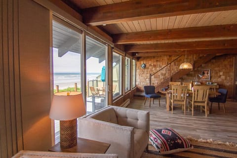 Ocean Front on Miles of Sandy Beach! Boho Shores House in San Marine