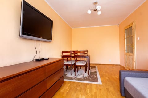 Communal lounge/ TV room, TV and multimedia, Living room, Seating area, Dining area, Evening entertainment