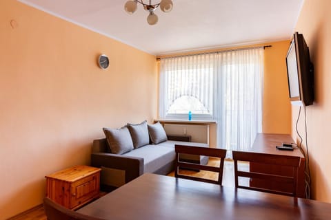 TV and multimedia, Living room, Seating area, Dining area, Evening entertainment