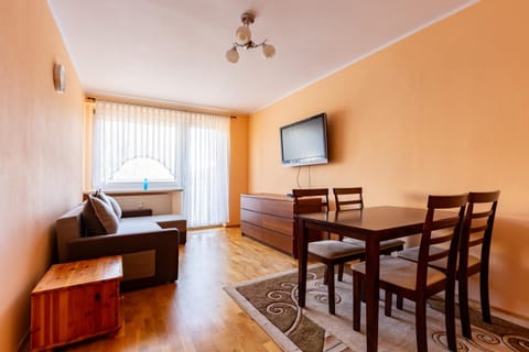 Communal lounge/ TV room, TV and multimedia, Living room, Seating area, Dining area, Evening entertainment