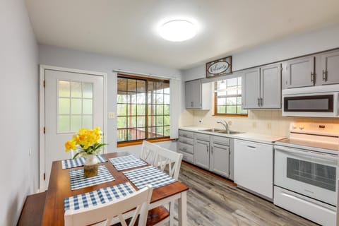 Hillside Home 5 Mi to the Ark in Williamstown! House in Ohio