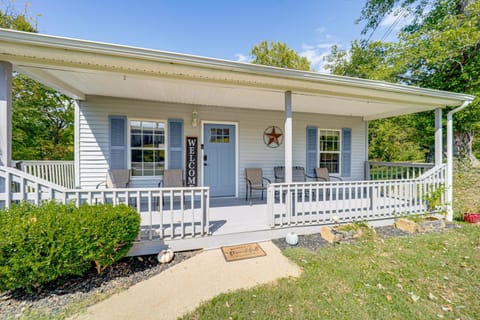 Walk to Main Street! Family Home in Williamstown House in Williamstown