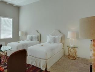 Room & Vespa 4 - Central Seminyak Near Beach Bed and Breakfast in Kuta