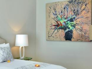 Room & Vespa 4 - Central Seminyak Near Beach Bed and Breakfast in Kuta