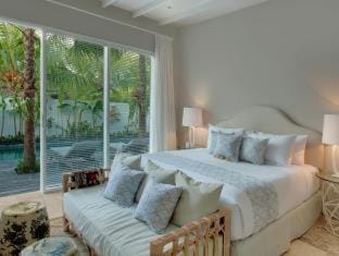 Room & Vespa 4 - Central Seminyak Near Beach Bed and Breakfast in Kuta