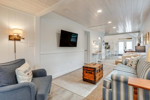 Dock, Deck and Fire Pit! Chautauqua Lake Retreat House in Allegheny River