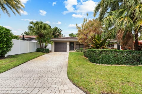 Property building, Day, Garden, Garden view