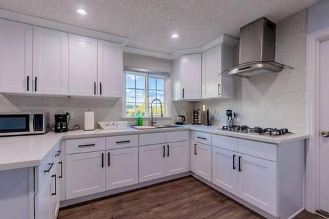 Cozy Comfort LA House with Stunning Scenic Views House in Monterey Park