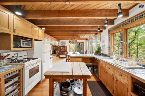 Spacious 6 Bedroom Chalet Near Holiday Valley Chalet in Ellicottville