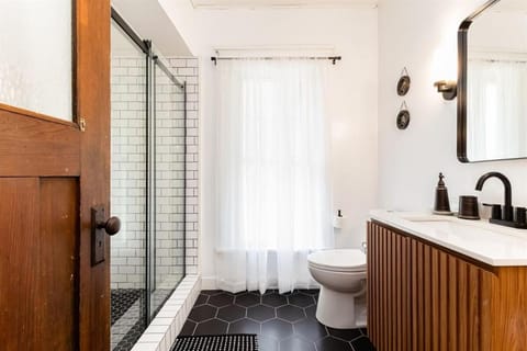 The ND Rover - Vintage 4BR Home Across St to ND House in South Bend