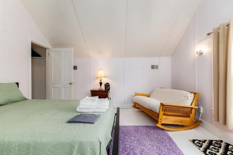 The ND Rover - Vintage 4BR Home Across St to ND House in South Bend