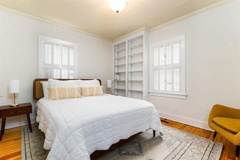 Clover Retreat - 3B 2BA Home 1 mi to ND House in South Bend