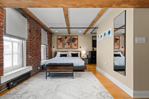 Two Story Penthouse - Walk to the Convention Ctr Apartment in Indianapolis